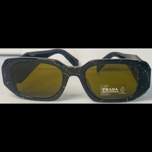 PRADA’S SEEN ON CELEBS AND INFLUENCERS, THIS STYLE IS AN UNIQUE BROWN MARBLEIZE - Picture 13 of 16